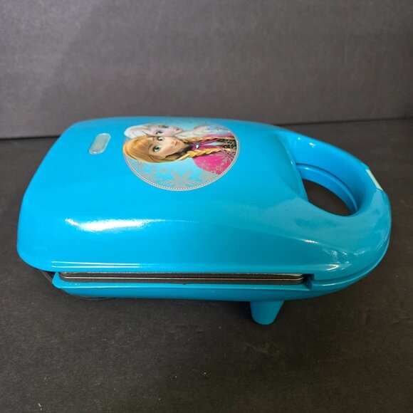 Disney Frozen Elsa Anna Blue Waffle Maker Nonstick Latching Handle DFR-5 - Picture 8 of 11
